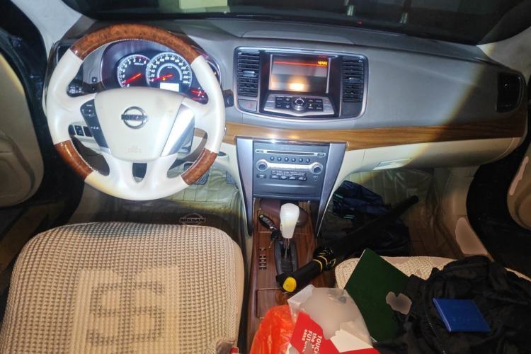 Used Nissan Teana 2011 2.0L XL Comfort Edition Center Console