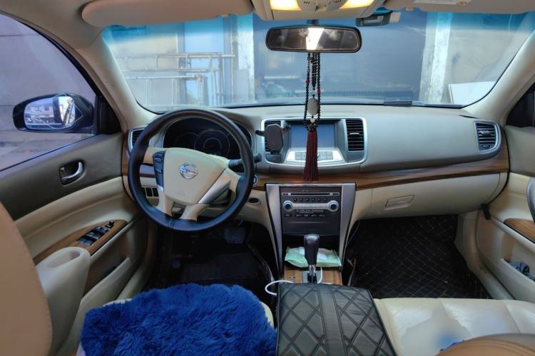 Used Nissan Teana 2011 2.0L XL Comfort Edition Center Console