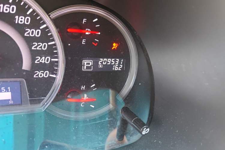 Used Nissan Teana 2011 2.5L XL Advanced Edition Odometer Close Up