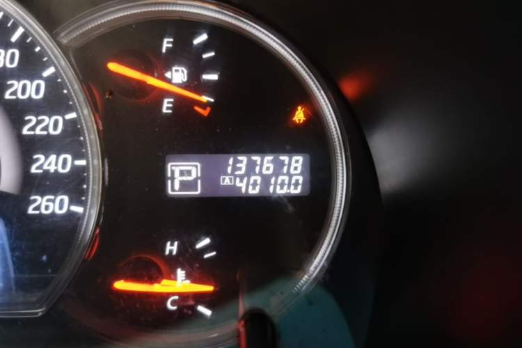 Used Nissan Teana 2011 2.0L XE Standard Edition Odometer Close Up