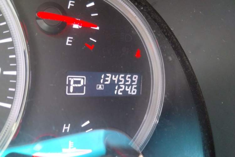 Used Nissan Teana 2011 2.5L XL Advanced Edition Odometer Close Up