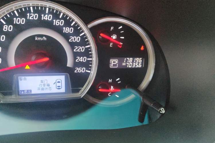 Used Nissan Teana 2011 2.5L XL-NAVI Smart Navigation Edition Odometer Close Up