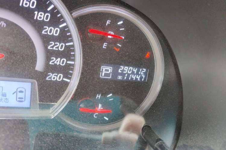 Used Nissan Teana 2011 2.0L XE Standard Edition Odometer Close Up