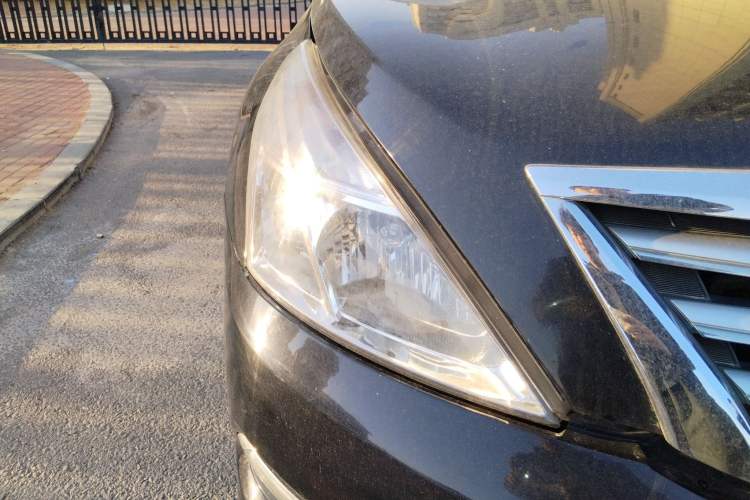 Used Nissan Teana 2011 2.0L XL Comfort Edition Right Front Headlight