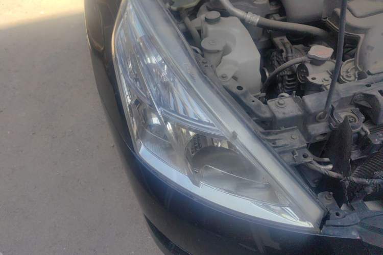 Used Nissan Teana 2011 2.0L XL Comfort Edition Right Front Headlight