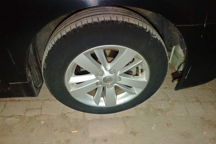 Used Nissan Teana 2011 2.0L XL Comfort Edition Right Front Wheel Hub