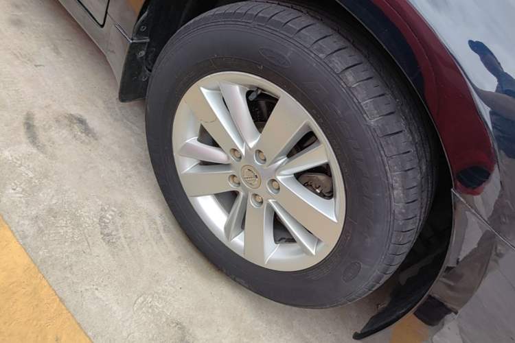 Used Nissan Teana 2011 2.5L XL Advanced Edition Right Front Wheel Hub