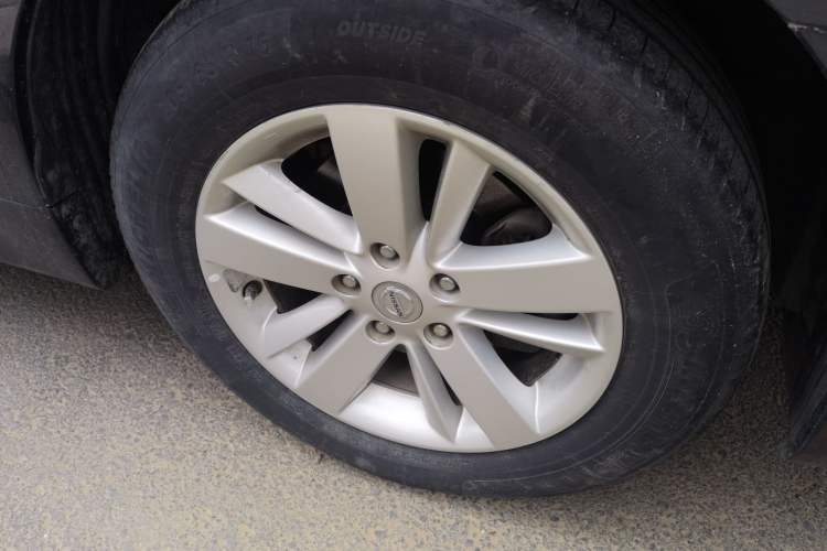 Used Nissan Teana 2011 2.0L XL Comfort Edition Right Front Wheel Hub