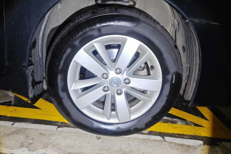 Used Nissan Teana 2011 2.0L XL Comfort Edition Right Front Wheel Hub