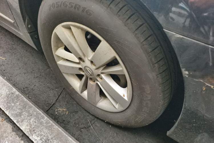 Used Nissan Teana 2011 2.5L XL Advanced Edition Right Front Wheel Hub