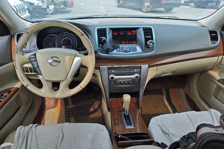 Used Nissan Teana 2011 2.0L XL Comfort Edition Center Console