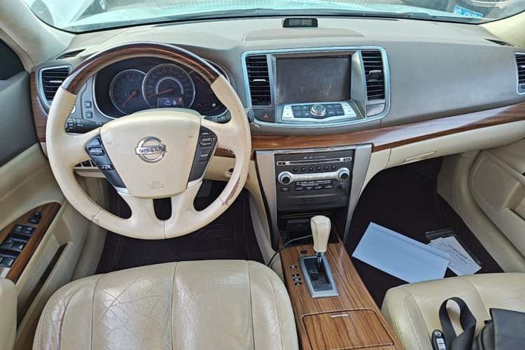 Used Nissan Teana 2011 2.5L XL Advanced Edition Center Console