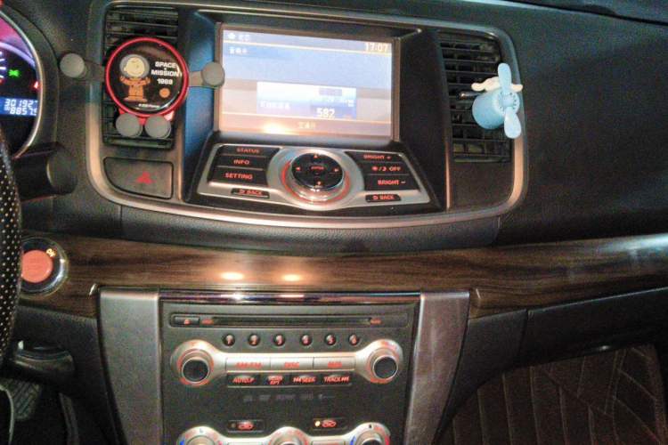 Used Nissan Teana 2011 Duke 2.5L XV Luxury Edition Audio And AC Panel