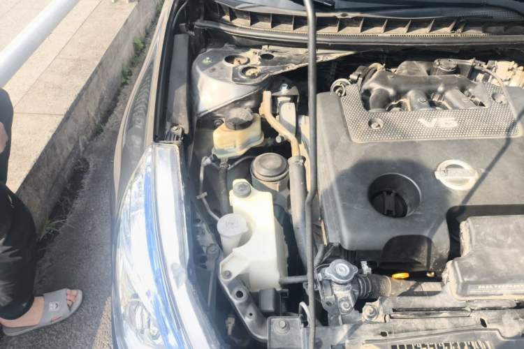 Used Nissan Teana 2011 Duke 2.5L XV Luxury Edition Engine Bay Right