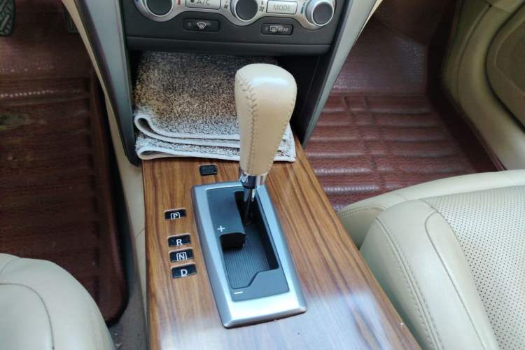 Used Nissan Teana 2011 Duke 2.5L XV VIP Prestige Edition Gear Lever