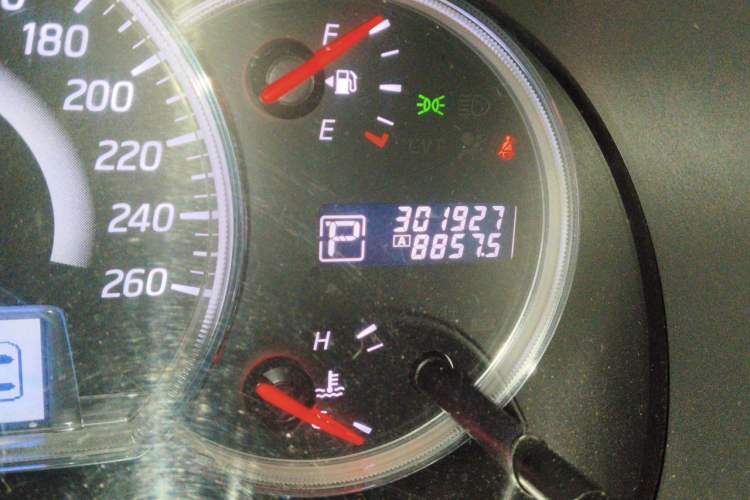 Used Nissan Teana 2011 Duke 2.5L XV Luxury Edition Odometer Close Up