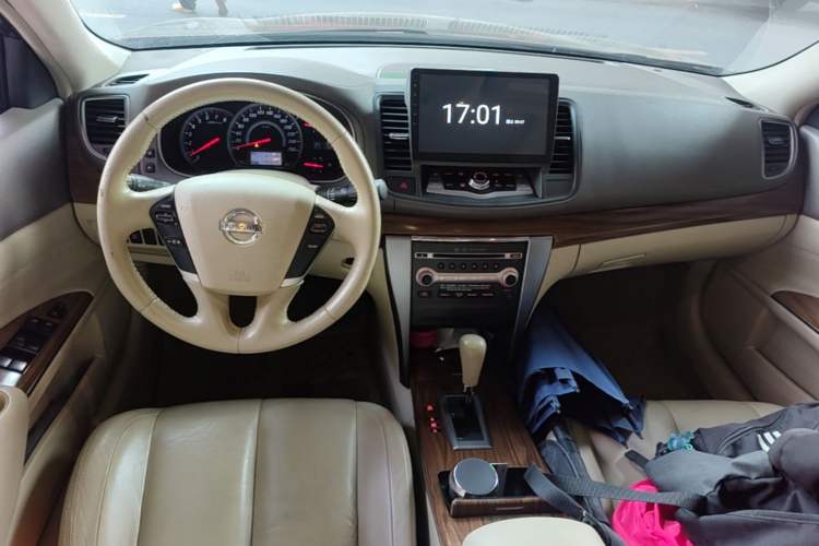 Used Nissan Teana 2011 2.5L XL Advanced Edition Center Console