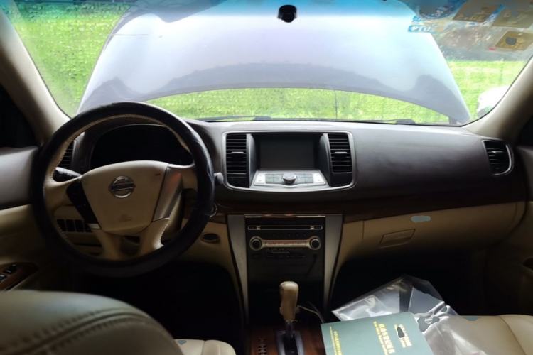 Used Nissan Teana 2011 2.0L XL Comfort Edition Center Console