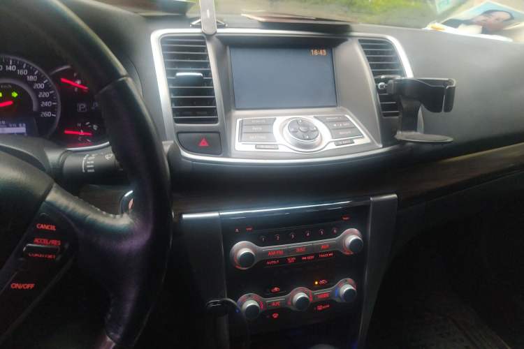 Used Nissan Teana 2011 Duke 2.5L XV Luxury Edition Audio And AC Panel