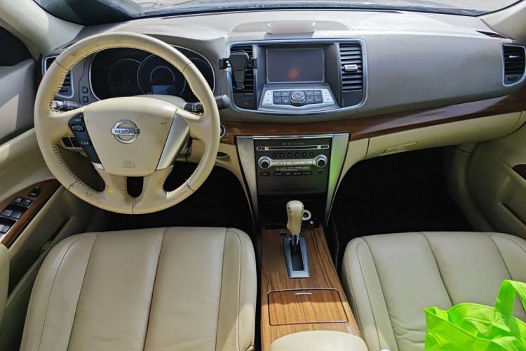 Used Nissan Teana 2011 2.0L XL Comfort Edition Center Console