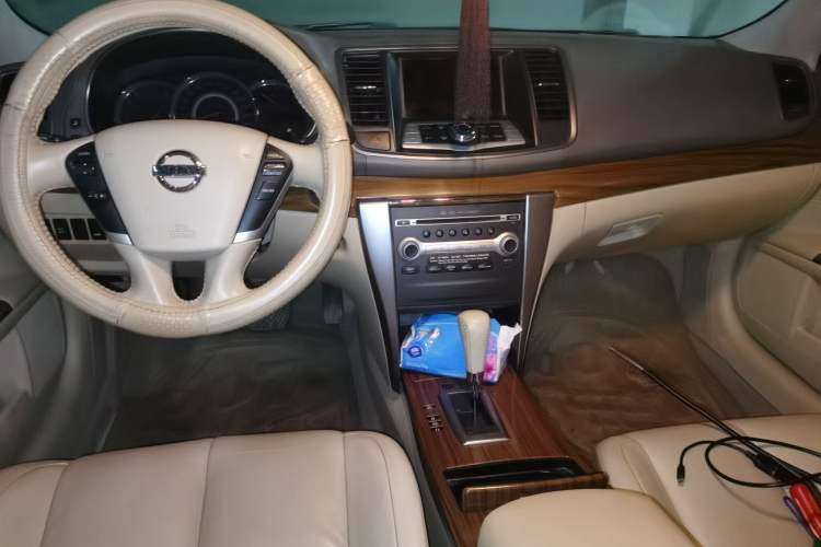 Used Nissan Teana 2011 2.5L XL Advanced Edition Center Console