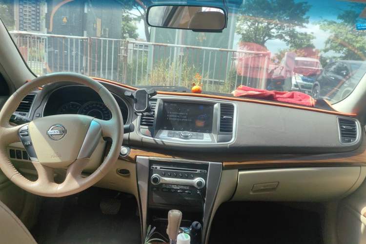 Used Nissan Teana 2011 2.0L XL Comfort Edition Center Console