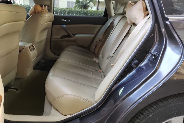 Used Nissan Teana 2011 2.5L XL Advanced Edition Interior 4