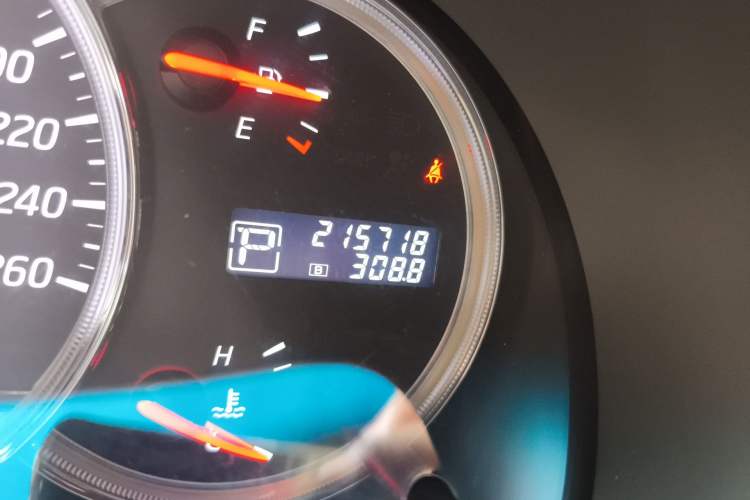 Used Nissan Teana 2011 2.0L XE Standard Edition Odometer Close Up