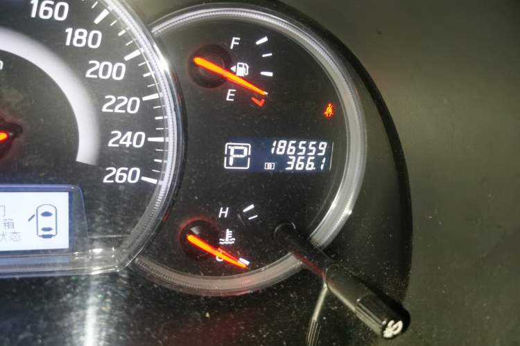 Used Nissan Teana 2011 2.5L XL Advanced Edition Odometer Close Up