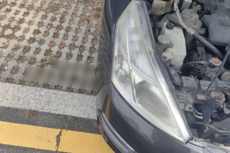 Used Nissan Teana 2011 2.0L XL Comfort Edition Right Front Headlight