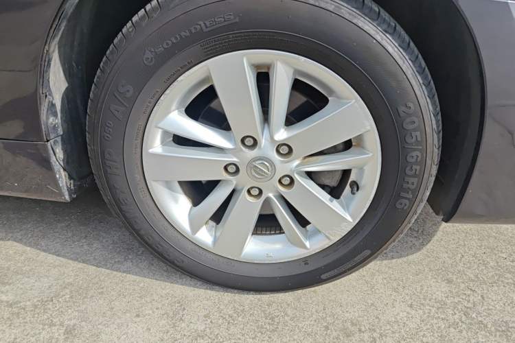 Used Nissan Teana 2011 2.0L XL Comfort Edition Right Front Wheel Hub