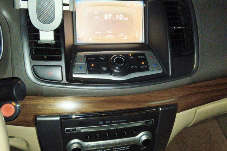 Used Nissan Teana 2011 2.0L XL Comfort Edition Audio And AC Panel