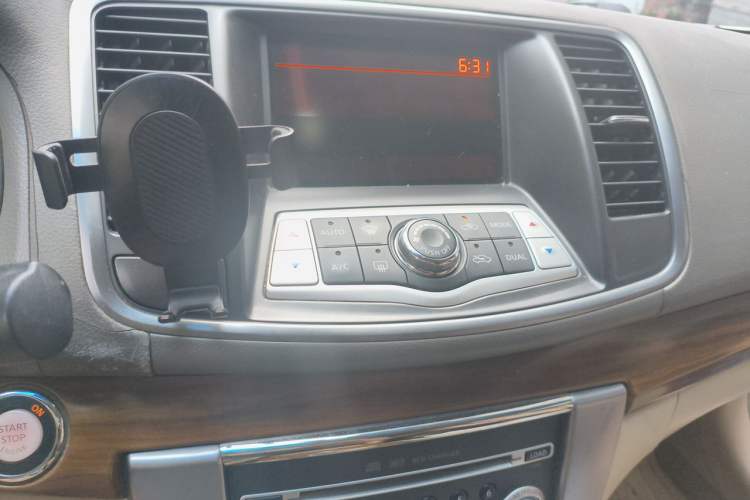 Used Nissan Teana 2011 2.0L XL Comfort Edition Audio And AC Panel