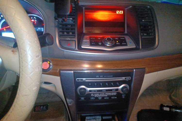 Used Nissan Teana 2011 2.0L XL Comfort Edition Audio And AC Panel