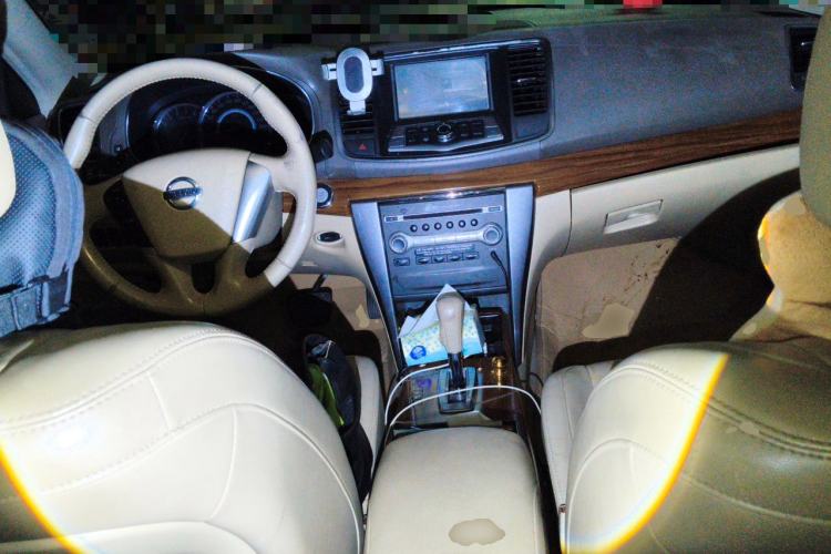 Used Nissan Teana 2011 2.0L XL Comfort Edition Center Console