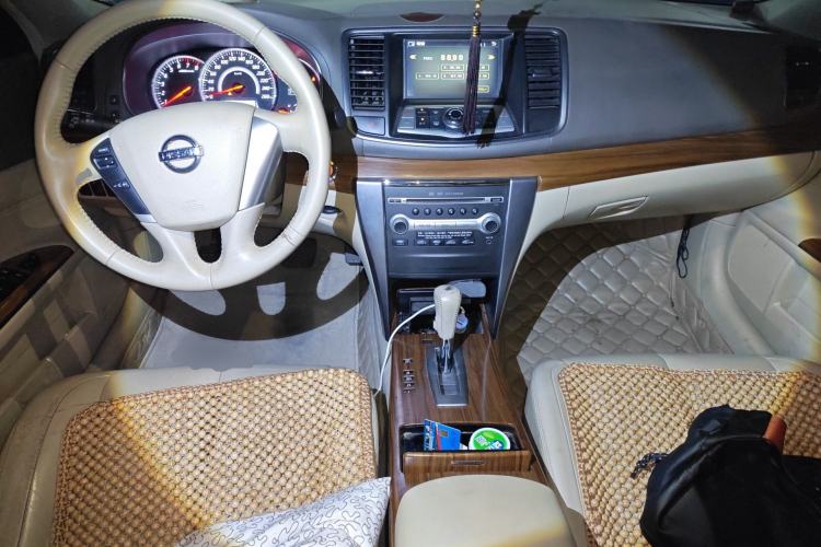 Used Nissan Teana 2011 2.0L XL Comfort Edition Center Console