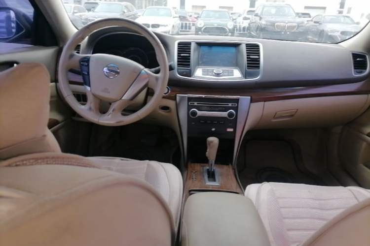 Used Nissan Teana 2011 2.0L XL Glory Edition Center Console