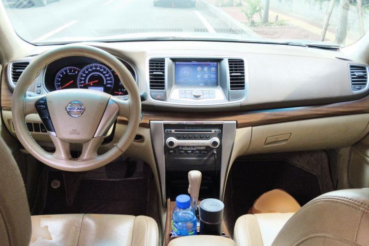 Used Nissan Teana 2011 2.0L XL Comfort Edition Center Console