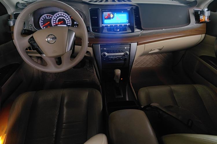 Used Nissan Teana 2011 2.0L XL Comfort Edition Center Console