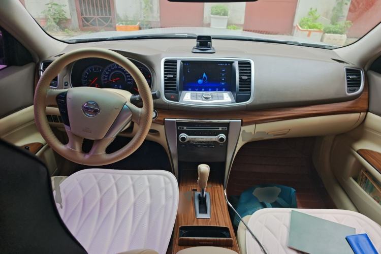 Used Nissan Teana 2011 2.0L XL Comfort Edition Center Console