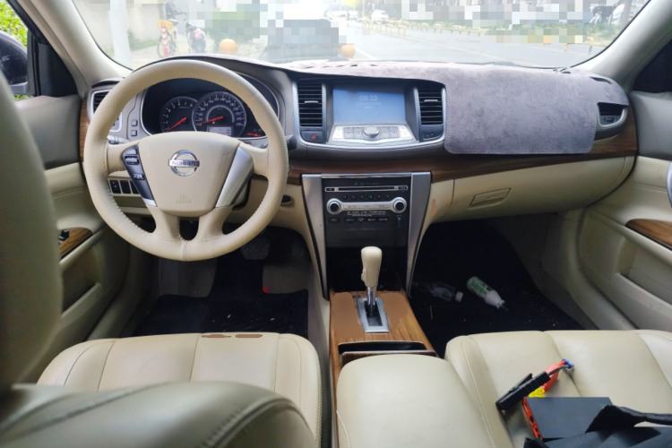 Used Nissan Teana 2011 2.0L XL Comfort Edition Center Console