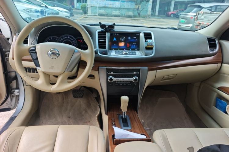 Used Nissan Teana 2011 2.0L XL Comfort Edition Center Console