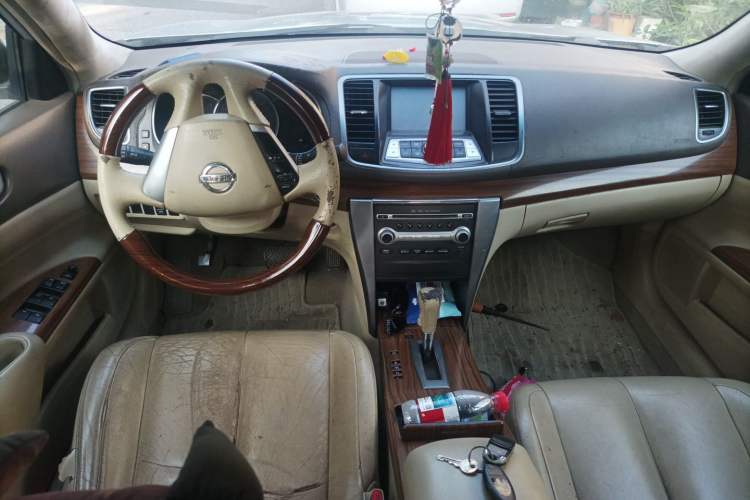 Used Nissan Teana 2011 2.0L XL Comfort Edition Center Console