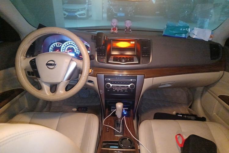 Used Nissan Teana 2011 2.0L XL Comfort Edition Center Console