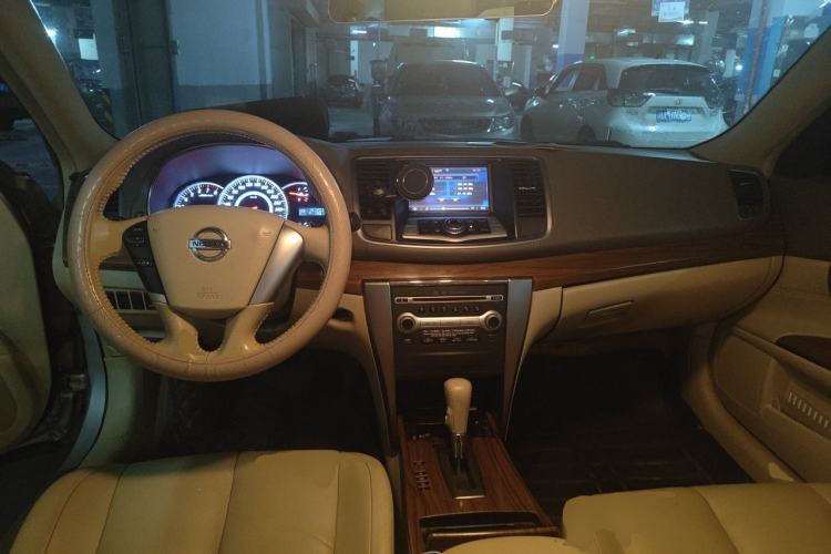 Used Nissan Teana 2011 2.0L XL Glory Edition Center Console