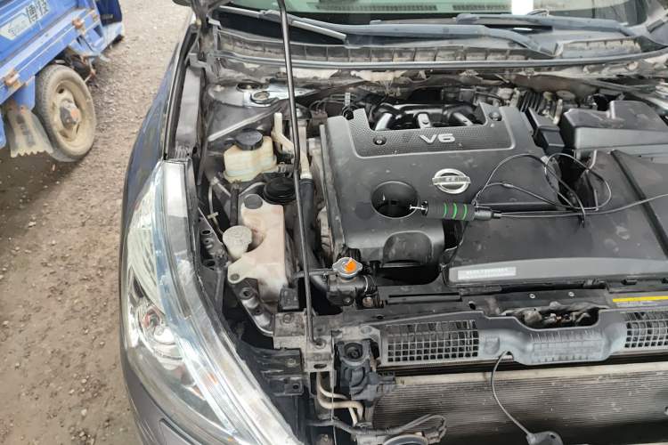 Used Nissan Teana 2011 Duke 2.5L XV Luxury Edition Engine Bay Right