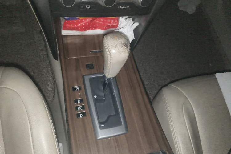 Used Nissan Teana 2011 Duke 2.5L XV Luxury Edition Gear Lever