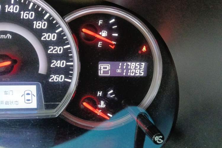 Used Nissan Teana 2011 2.5L XL Glory Edition Odometer Close Up