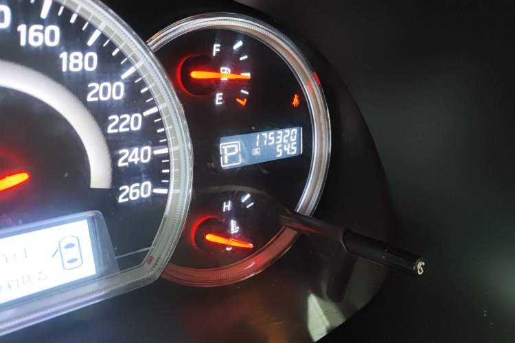 Used Nissan Teana 2011 Duke 2.5L XV Luxury Edition Odometer Close Up