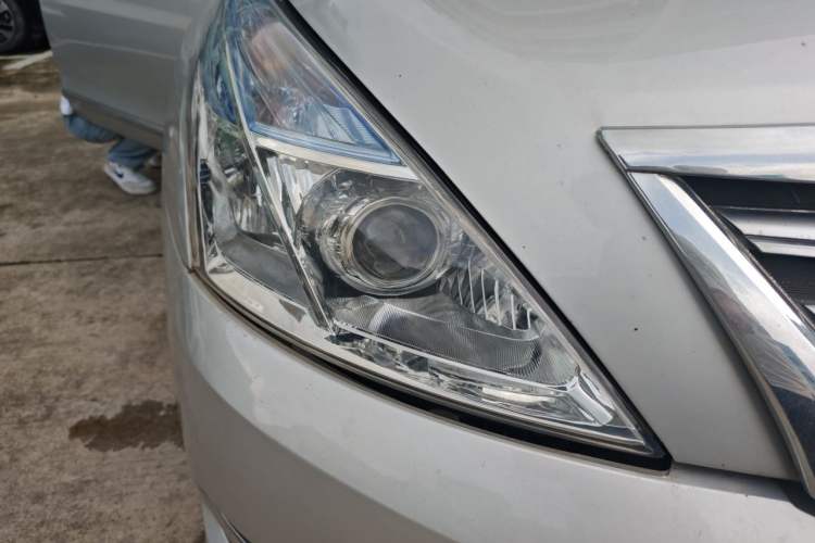 Used Nissan Teana 2011 2.0L XL Comfort Edition Right Front Headlight